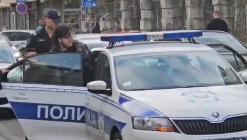 ZBOG PLANIRANJA DRŽAVNOG UDARA IZA REŠETAKA: Ovako je uhapšen Davor Stefanović (VIDEO) ZBOG PLANIRANJA DRŽAVNOG UDARA IZA REŠETAKA: Ovako je uhapšen Davor Stefanović (VIDEO)