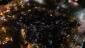 KOSOVO JE SRCE SRBIJE Studenti koji žele da uče upalili bliceve (VIDEO) KOSOVO JE SRCE SRBIJE Studenti koji žele da uče upalili bliceve (VIDEO)