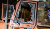 UŽAS: Demonstranti demolirali traktore ispred Pionirskog parka (FOTO) UŽAS: Demonstranti demolirali traktore ispred Pionirskog parka (FOTO)