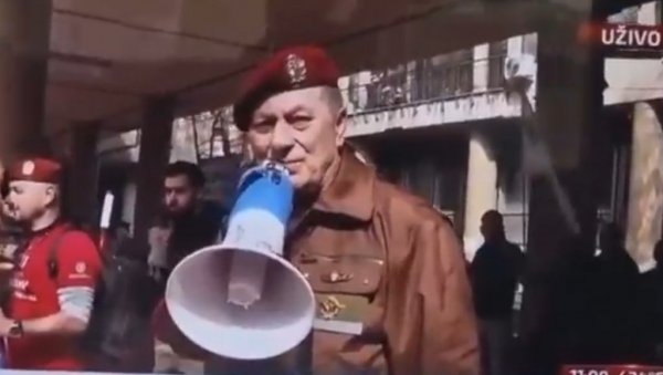 ОМЕРОВИЋ ЈЕ ДЕЗЕРТЕР И ЛОКАЛНИ НИШКИ КАМАТАШ И РЕКЕТАШ: Отишао из војске 93 јер му је мала плата, а данас би да дестабилизује Србију ОМЕРОВИЋ ЈЕ ДЕЗЕРТЕР И ЛОКАЛНИ НИШКИ КАМАТАШ И РЕКЕТАШ: Отишао из војске 93 јер му је мала плата, а данас би да дестабилизује Србију