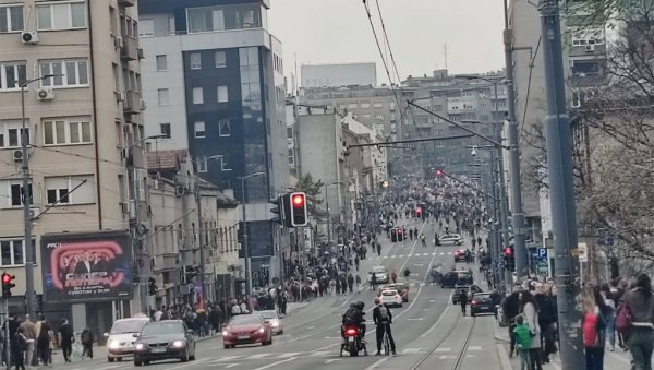 РЕДАРИ СКИНУЛИ ПРСЛУКЕ: Ово је крај студентског протеста, ми више нисмо одговорни РЕДАРИ СКИНУЛИ ПРСЛУКЕ: Ово је крај студентског протеста, ми више нисмо одговорни