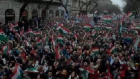NIJE SAMO VUČIĆ META: I Orban na udaru - demonstracije protiv slobodarskog lidera Mađarske (VIDEO) NIJE SAMO VUČIĆ META: I Orban na udaru - demonstracije protiv slobodarskog lidera Mađarske (VIDEO)