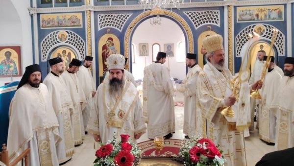 ПОРУКЕ МИРА И СЛОГЕ КОД ЉУБОВИЈЕ: Манастир Соко прославио славу ПОРУКЕ МИРА И СЛОГЕ КОД ЉУБОВИЈЕ: Манастир Соко прославио славу