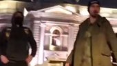 SNIMAK KAO DOKAZ: Huligani iz redova opozicije napadaju policiju (VIDEO) SNIMAK KAO DOKAZ: Huligani iz redova opozicije napadaju policiju (VIDEO)