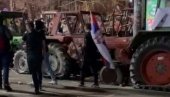 ИЗ ПУКЕ ОБЕСТИ: Хулигани из редова опозиције разбијају тракторе (ВИДЕО) ИЗ ПУКЕ ОБЕСТИ: Хулигани из редова опозиције разбијају тракторе (ВИДЕО)