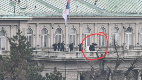 СРАМОТНЕ СУ ОПТУЖБЕ ДА СМО КОРИСТИЛИ ЗВУЧНИ ТОП Вучић: На фотографији је антидрон пушка, ми нисмо пендрек употребили данас СРАМОТНЕ СУ ОПТУЖБЕ ДА СМО КОРИСТИЛИ ЗВУЧНИ ТОП Вучић: На фотографији је антидрон пушка, ми нисмо пендрек употребили данас