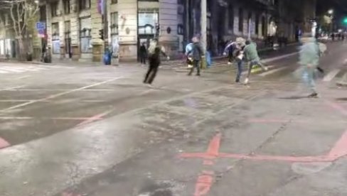 MEĐUSOBNA TUČA ĐILASOVIH HULIGANA MEĐUSOBNA TUČA ĐILASOVIH HULIGANA