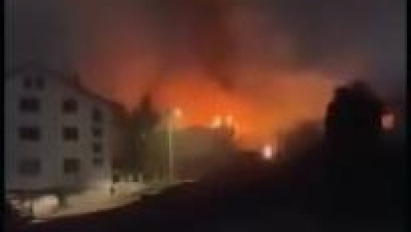 ВИШЕ ОД 70 ПОВРЕЂЕНО У СТРАВИЧНОМ ПОЖАРУ У СЕВЕРНОЈ МАКЕДОНИЈИ: Речи директора болнице леде крв у жилама, незапамћена трагедија ВИШЕ ОД 70 ПОВРЕЂЕНО У СТРАВИЧНОМ ПОЖАРУ У СЕВЕРНОЈ МАКЕДОНИЈИ: Речи директора болнице леде крв у жилама, незапамћена трагедија