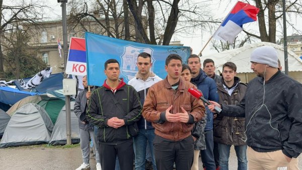 СТУДЕНТИ КОЈИ ЖЕЛЕ ДА УЧЕ И ДАЉЕ У ПИОНИРСКОМ ПАРКУ: Не одустају од захтева да се врате на факултете СТУДЕНТИ КОЈИ ЖЕЛЕ ДА УЧЕ И ДАЉЕ У ПИОНИРСКОМ ПАРКУ: Не одустају од захтева да се врате на факултете