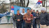STUDENTI KOJI ŽELE DA UČE I DALJE U PIONIRSKOM PARKU: Ne odustaju od zahteva da se vrate na fakultete STUDENTI KOJI ŽELE DA UČE I DALJE U PIONIRSKOM PARKU: Ne odustaju od zahteva da se vrate na fakultete
