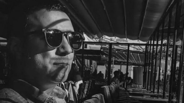 ПОГИНУО АЛЕКСАНДАР КОЛАРОВ: У незапамћеној трагедији у Кочанима страдао и гитариста бенда ДНК ПОГИНУО АЛЕКСАНДАР КОЛАРОВ: У незапамћеној трагедији у Кочанима страдао и гитариста бенда ДНК