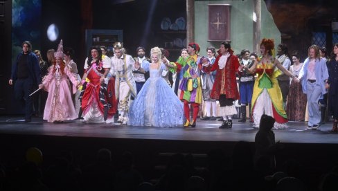 VELIKO INTERESOVANJE ZA NOVU ERU UMETNOSTI: U Odeonu“ održana pretpremijera mjuzikla „Pepeljuga“, a večeras i premijera (FOTO) VELIKO INTERESOVANJE ZA NOVU ERU UMETNOSTI: U Odeonu“ održana pretpremijera mjuzikla „Pepeljuga“, a večeras i premijera (FOTO)