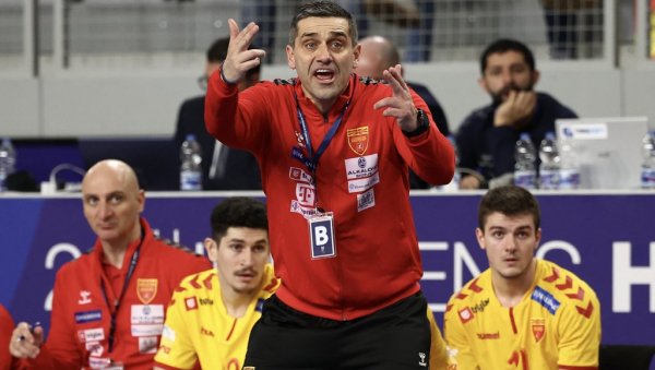 СРАМОТА: Македонци морали на терен и поред незапамћене трагедије у Кочанима СРАМОТА: Македонци морали на терен и поред незапамћене трагедије у Кочанима