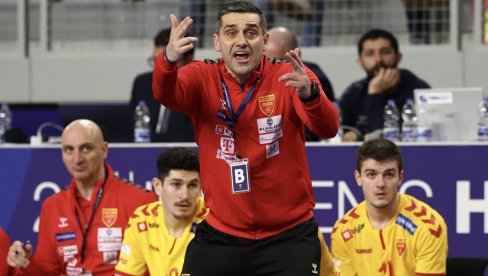 СРАМОТА: Македонци морали на терен и поред незапамћене трагедије у Кочанима СРАМОТА: Македонци морали на терен и поред незапамћене трагедије у Кочанима