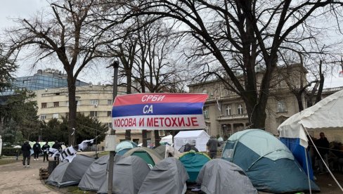 STUDENTI KOJI ŽELE DA UČE I DALJE U PIONIRSKOM PARKU: Ne odustaju od zahteva da se vrate na fakultete STUDENTI KOJI ŽELE DA UČE I DALJE U PIONIRSKOM PARKU: Ne odustaju od zahteva da se vrate na fakultete