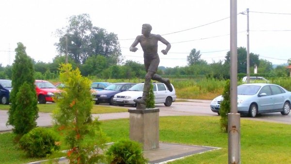 У ЧАСТ ПРВОГ СРПСКОГ МАРАТОНЦА: Меморијал „Драгутин Томашевић“ 17. маја У ЧАСТ ПРВОГ СРПСКОГ МАРАТОНЦА: Меморијал „Драгутин Томашевић“ 17. маја