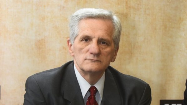 ЈОШ ЈЕДНОМ ПОКАЗАЛИ СВОЈЕ ПРАВО ЛИЦЕ: Срамно извештавање опозиционих медија о смрти Милорада Комракова ЈОШ ЈЕДНОМ ПОКАЗАЛИ СВОЈЕ ПРАВО ЛИЦЕ: Срамно извештавање опозиционих медија о смрти Милорада Комракова