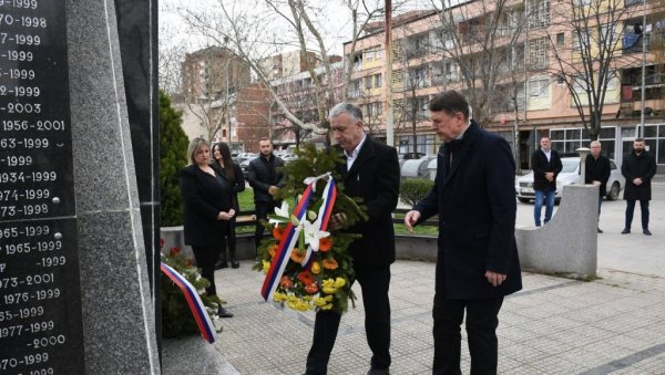 ПАМТИМО И НЕ ЗАБОРАВЉАМО: У Северној Митровици одата почаст жртвама погрома ПАМТИМО И НЕ ЗАБОРАВЉАМО: У Северној Митровици одата почаст жртвама погрома