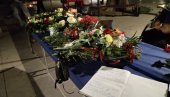 POTRESNO U KOČANIMA: Građani pale sveće, upisuju se u knjigu žalosti (FOTO/VIDEO) POTRESNO U KOČANIMA: Građani pale sveće, upisuju se u knjigu žalosti (FOTO/VIDEO)
