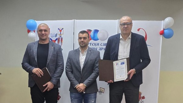 НЕ ЗАБОРАВЉАЈУ НАЈБОЉЕ: У Ариљу додељене награде најзаслужнијима у спорту НЕ ЗАБОРАВЉАЈУ НАЈБОЉЕ: У Ариљу додељене награде најзаслужнијима у спорту