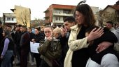 ГРАЂАНИ КОЧАНА ТРАЖЕ СЛОБОДУ ЗА РАДНИКЕ ОБЕЗБЕЂЕЊА: Да није било њих, не би били живи ГРАЂАНИ КОЧАНА ТРАЖЕ СЛОБОДУ ЗА РАДНИКЕ ОБЕЗБЕЂЕЊА: Да није било њих, не би били живи