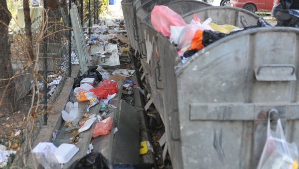 КАЗНА 20.000 ДИНАРА: Краљевчани воде битку са непроипсним одлагањем отпада КАЗНА 20.000 ДИНАРА: Краљевчани воде битку са непроипсним одлагањем отпада