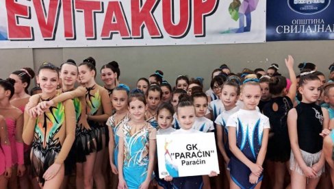 PARAĆINKE NA „EVITA KUPU“: Gimnastičarkama medalje iz Svilajnca (FOTO) PARAĆINKE NA „EVITA KUPU“: Gimnastičarkama medalje iz Svilajnca (FOTO)