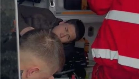 MILOŠ PAVLOVIĆ NE MOŽE DA OTVORI OČI: Oglasio se ministar Lončar o zdravstvenom stanju napadnutog studenta MILOŠ PAVLOVIĆ NE MOŽE DA OTVORI OČI: Oglasio se ministar Lončar o zdravstvenom stanju napadnutog studenta