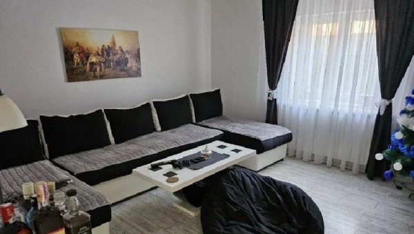 БОРИС ПРОДАЈЕ КУЋУ У СУРЧИНУ: За квадрат тражи око 1.000 евра - са улице не можете да привирите у двориште БОРИС ПРОДАЈЕ КУЋУ У СУРЧИНУ: За квадрат тражи око 1.000 евра - са улице не можете да привирите у двориште