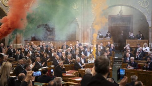 MAĐARSKA ZABRANILA GEJ PARADE: Opozicija pravila haos, ali novi zakon je usvojen MAĐARSKA ZABRANILA GEJ PARADE: Opozicija pravila haos, ali novi zakon je usvojen