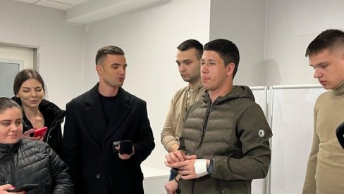 POVREĐENI PAVLOVIĆ SE OBRATIO IZ URGENTNOG CENTRA: Ispričao kako se dogodio incident - Pekle su nas oči, ali morali smo da izdržimo! POVREĐENI PAVLOVIĆ SE OBRATIO IZ URGENTNOG CENTRA: Ispričao kako se dogodio incident - Pekle su nas oči, ali morali smo da izdržimo!