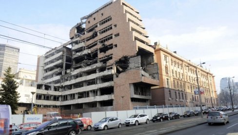 ДОБРО ЈЕ ДА САНУ ЈОШ УВЕК ПОСТОЈИ: Као велики критичари рушења рушевина Генералштаба јавили су се именом и презименом и неки бесмртници