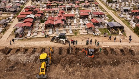 ДАНАС САХРАНЕ СТРАДАЛИХ: Јауци одјекују Кочанима ДАНАС САХРАНЕ СТРАДАЛИХ: Јауци одјекују Кочанима