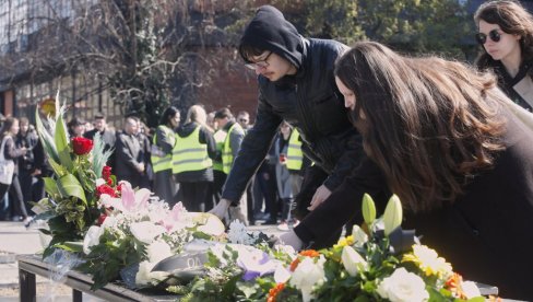 ТРАГЕДИЈА У КОЧАНИМА: Достојанствено, уз сузе, јецаје и молитву сахрањена 31 жртва пожара ТРАГЕДИЈА У КОЧАНИМА: Достојанствено, уз сузе, јецаје и молитву сахрањена 31 жртва пожара