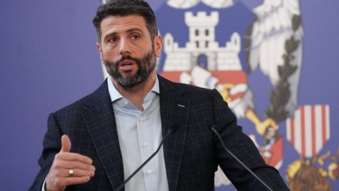 ISPLATA ĐAČKE POMOĆI OD 20.000 DINARA I NOVI SAJT GRADA BEOGRADA: Šapić najavio promene ISPLATA ĐAČKE POMOĆI OD 20.000 DINARA I NOVI SAJT GRADA BEOGRADA: Šapić najavio promene