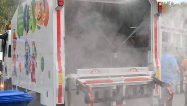 УМИВАЈУ КОНТЕЈНЕРЕ ПО ЦЕНТРУ: ЈКП Чистоћа спроводи акцију пролећног сређивања престонице УМИВАЈУ КОНТЕЈНЕРЕ ПО ЦЕНТРУ: ЈКП Чистоћа спроводи акцију пролећног сређивања престонице