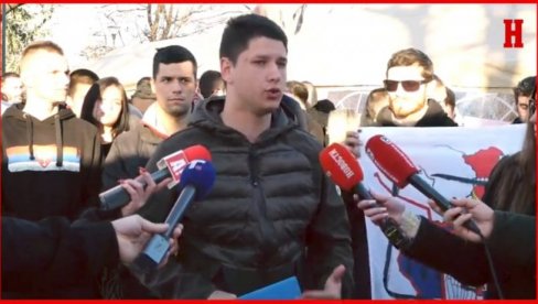 STUDENTI KOJI ŽELE DA UČE SE OBRATILI IZ PIONIRSKOG PARKA: Svaki vid nasilja osuđujemo - Ostajemo dok nam se ne ispune zahtevi (VIDEO) STUDENTI KOJI ŽELE DA UČE SE OBRATILI IZ PIONIRSKOG PARKA: Svaki vid nasilja osuđujemo - Ostajemo dok nam se ne ispune zahtevi (VIDEO)