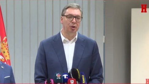 MALO MI JE TO ZABAVNO, KAKO SEBE POLITIČKI UBIJAJU Predsednik Vučić o lažima opozicije MALO MI JE TO ZABAVNO, KAKO SEBE POLITIČKI UBIJAJU Predsednik Vučić o lažima opozicije