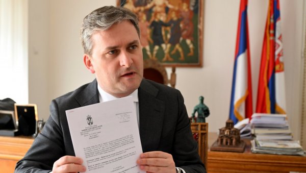 ДРЖАВА ОБНАВЉА КУЋУ ПИСАЦА: Никола Селаковић, министар културе у техничком мандату, о угроженој згради у Француској 7 ДРЖАВА ОБНАВЉА КУЋУ ПИСАЦА: Никола Селаковић, министар културе у техничком мандату, о угроженој згради у Француској 7