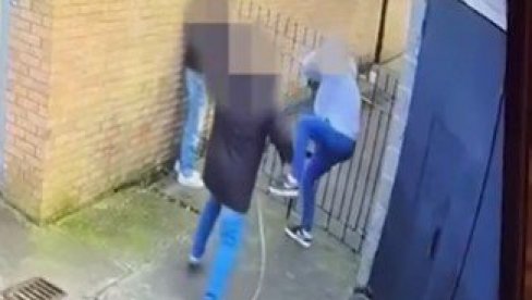KOČIJAŠ IZBIČOVAO DVOJICU AMERIKANACA: Pogledajte bizaran snimak koji je zapalio društvene mreže (VIDEO) KOČIJAŠ IZBIČOVAO DVOJICU AMERIKANACA: Pogledajte bizaran snimak koji je zapalio društvene mreže (VIDEO)