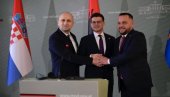 СПРЕМАЈУ СЕ ДА НАПАДНУ СРБИЈУ: Сад је јасно зашто је створен војни савез Приштине, Загреба и Тиране СПРЕМАЈУ СЕ ДА НАПАДНУ СРБИЈУ: Сад је јасно зашто је створен војни савез Приштине, Загреба и Тиране