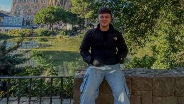 ЈОВАН ЈЕ ТИХИ ЈУНАК ТРАГИЧНОГ ПОЖАРА У КОЧАНИМА: Храбри младић спасио 21 живот - Грађани траже да буде одликован (ФОТО) ЈОВАН ЈЕ ТИХИ ЈУНАК ТРАГИЧНОГ ПОЖАРА У КОЧАНИМА: Храбри младић спасио 21 живот - Грађани траже да буде одликован (ФОТО)