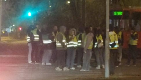 OGLASIO SE GSP POVODOM POBUNE NERADNIKA PROTIV RADNIKA: Zbog dvadeset blokadera na ulice Beograda nije izašlo 280 vozila OGLASIO SE GSP POVODOM POBUNE NERADNIKA PROTIV RADNIKA: Zbog dvadeset blokadera na ulice Beograda nije izašlo 280 vozila