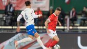 ZAUVEK ĆE PAMTITI: Kapiten orlova poklonio Arnautoviću srpsku sedmicu (FOTO) ZAUVEK ĆE PAMTITI: Kapiten orlova poklonio Arnautoviću srpsku sedmicu (FOTO)