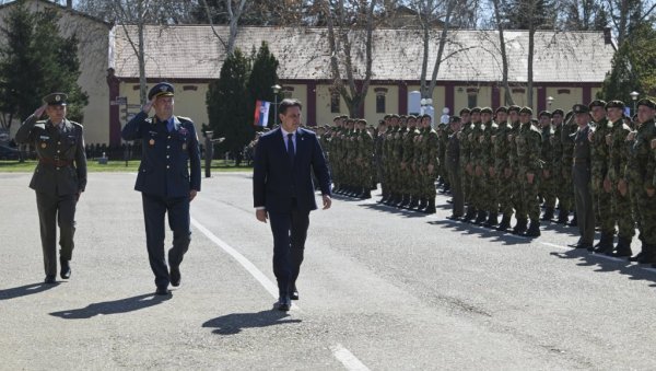 СРБИЈА ЈЕ УВЕК СПРЕМНА ЗА ОДБРАНУ Министар Гашић на полагању заклетве војника генерације „март 2025“ (ФОТО) СРБИЈА ЈЕ УВЕК СПРЕМНА ЗА ОДБРАНУ Министар Гашић на полагању заклетве војника генерације „март 2025“ (ФОТО)