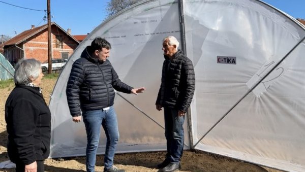 ОПРЕМА ЗА УДРУЖЕЊЕ ЖЕНА : „Стари вез“ добио опрему за рад (ФОТО) ОПРЕМА ЗА УДРУЖЕЊЕ ЖЕНА : „Стари вез“ добио опрему за рад (ФОТО)