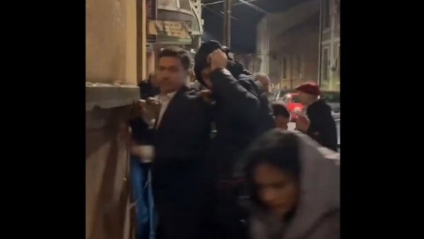 НАСТАВЉАЈУ СЕ ХАПШЕЊА У НИШУ: МУП привео осумњиченог за напад на градоначелника Ниша НАСТАВЉАЈУ СЕ ХАПШЕЊА У НИШУ: МУП привео осумњиченог за напад на градоначелника Ниша