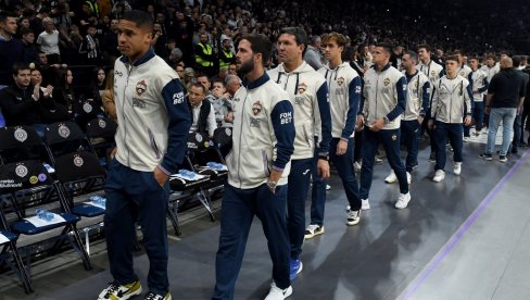 ERUPCIJA U ARENI Grobari ovacijama pozdravili miljenika navijača (FOTO/VIDEO) ERUPCIJA U ARENI Grobari ovacijama pozdravili miljenika navijača (FOTO/VIDEO)