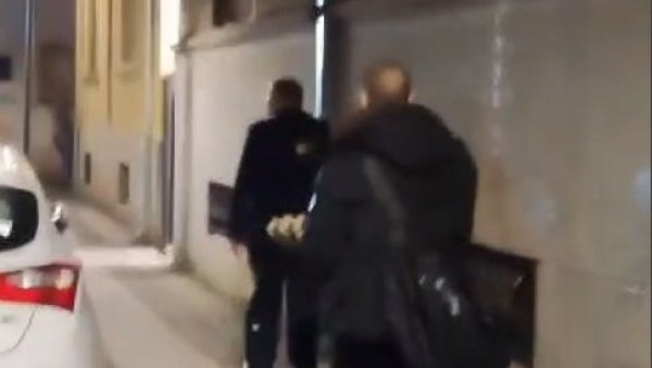 ПРАВО ЛИЦЕ БЛОКАДЕРА Волео бих да постоји критична маса и да их јуримо по улицама ПРАВО ЛИЦЕ БЛОКАДЕРА Волео бих да постоји критична маса и да их јуримо по улицама