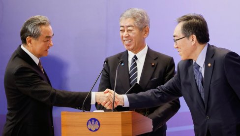JAPAN, KINA I JUŽNA KOREJA SAGLASILI SE O UNAPREĐENJU SARADNJE: Raste nesigurnost zbog moguće eskalacije trgovinskog rata JAPAN, KINA I JUŽNA KOREJA SAGLASILI SE O UNAPREĐENJU SARADNJE: Raste nesigurnost zbog moguće eskalacije trgovinskog rata